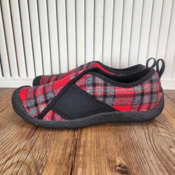 Keen Howser Wrap Womens Sz 7 Red Tartan Plaid Black Cabin Slip On Shoes 1026645 - Picture 3 of 9